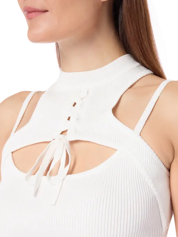 بلوزة قصيرة بحمالة حول العنق