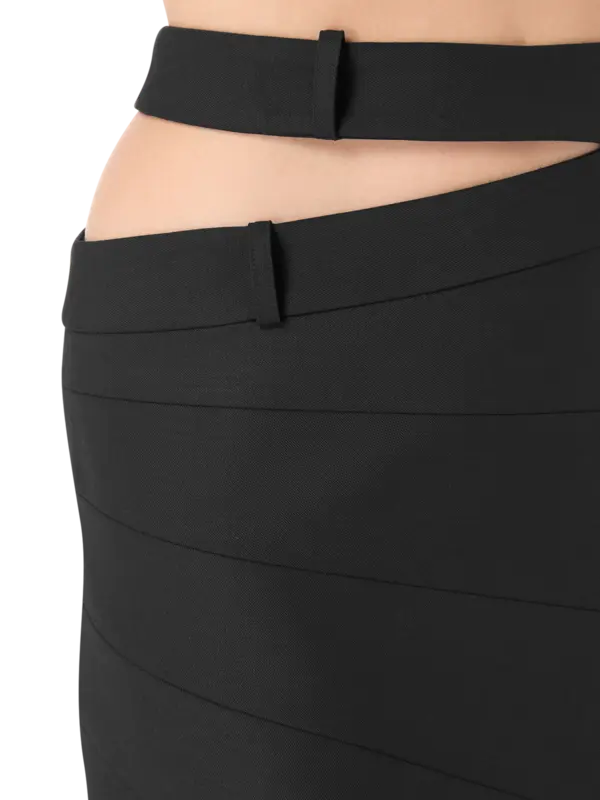 تنورة بحزام خصر مائل مشقوق