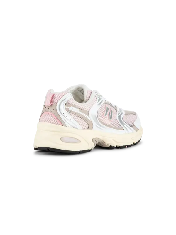 حذاء رياضي 530 برقبة منخفضة