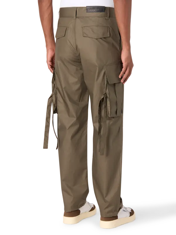 /original/MTR19FAC77_DPRK_MilitryGrn_3.png_convert-600x800