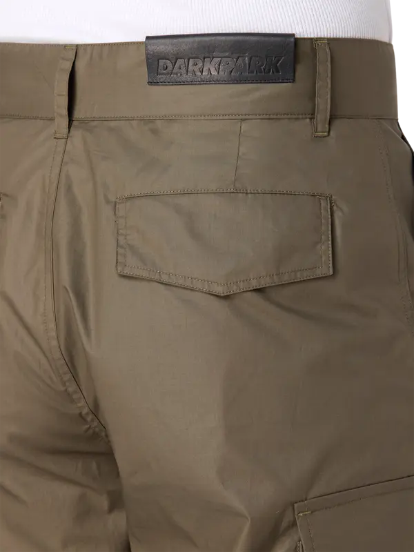 /original/MTR19FAC77_DPRK_MilitryGrn_5.png_convert-600x800