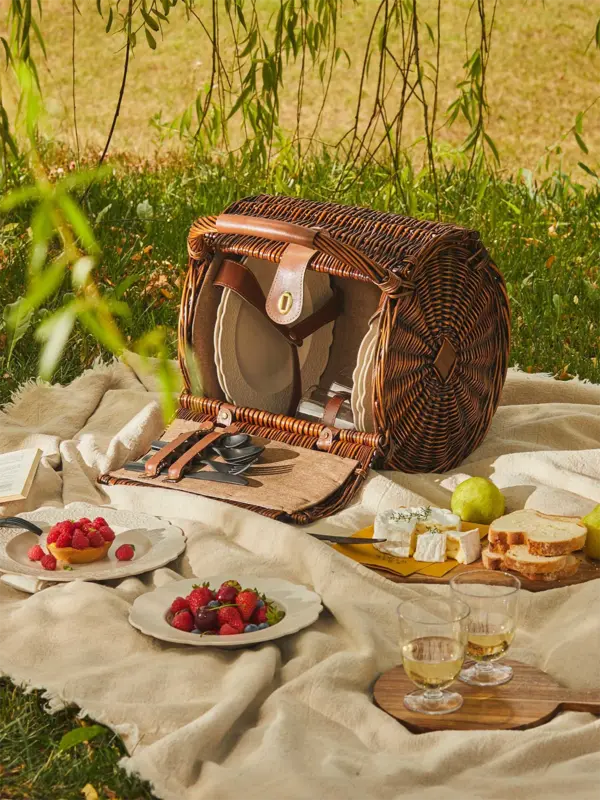 Dressed En Plein Air Picnic Set