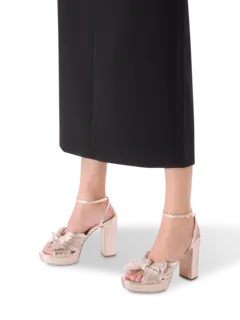 /original/NATALIA_LORA_Champagne_2.png_convert-240x320