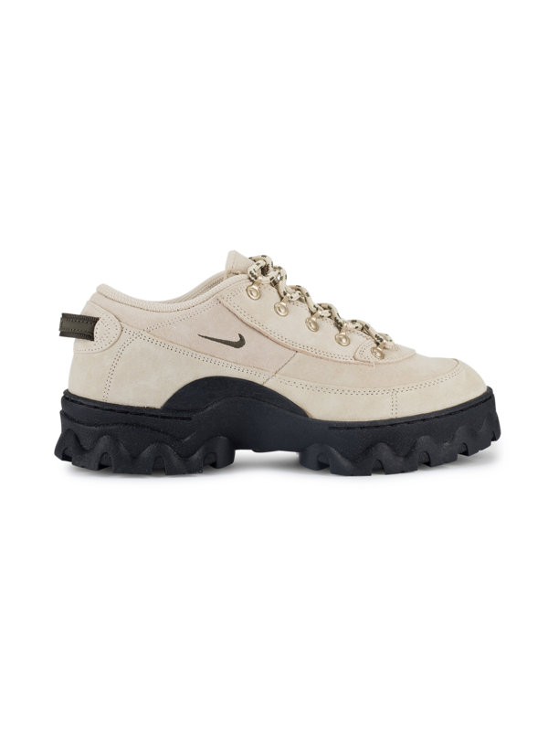 W NIKE LAHAR LOW