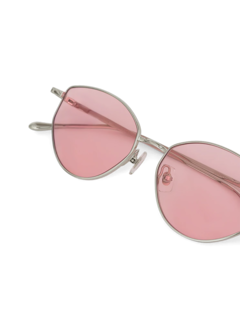 Round silhouette with a straight edge sunglasses