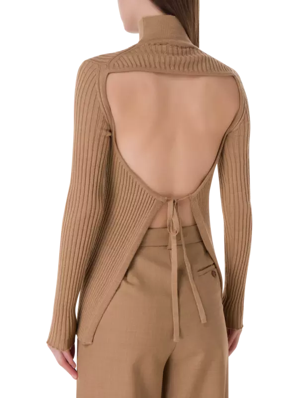 سترة محبوكة مضلعة بأكمام طويلة وظهر مفتوح