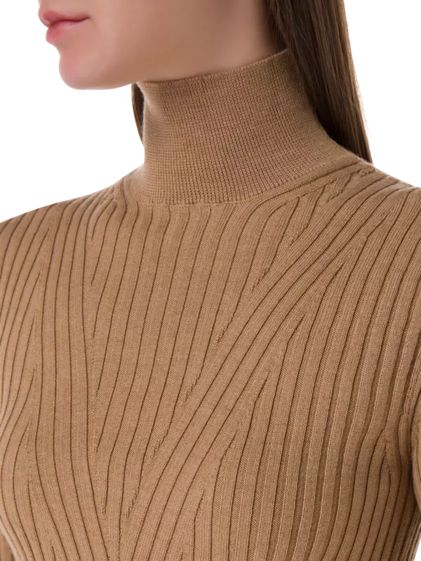 سترة محبوكة مضلعة بأكمام طويلة وظهر مفتوح