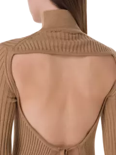 سترة محبوكة مضلعة بأكمام طويلة وظهر مفتوح