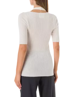 سترة محبوكة مضلعة بأكمام قصيرة ورقبة على شكل حرف V