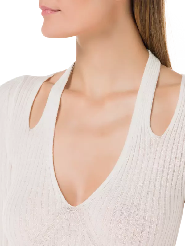 سترة محبوكة مضلعة بأكمام قصيرة ورقبة على شكل حرف V