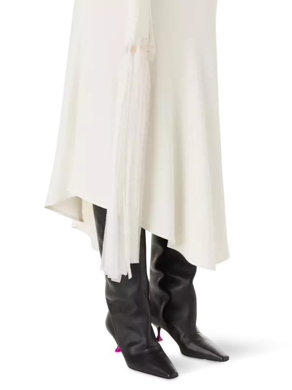 تنورة كادي متوسطة الطول بحزام مزين بشراشيب