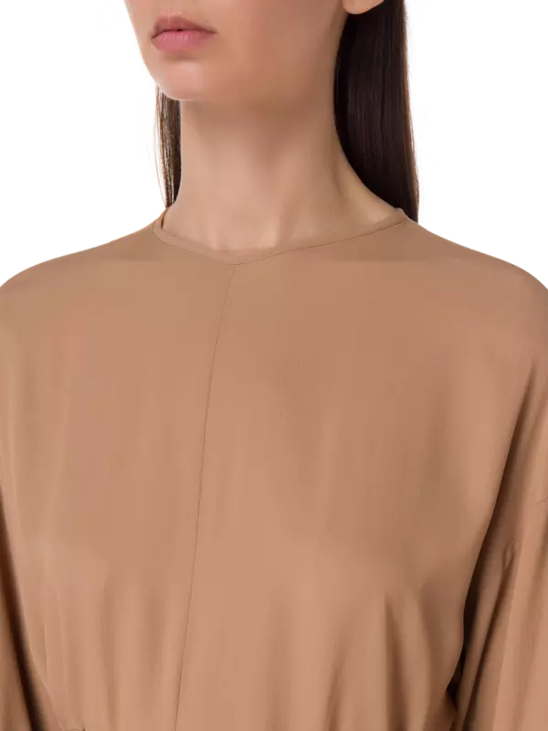 فستان كريب دي شاين متوسط الطول بأكمام طويلة ورقبة دائرية