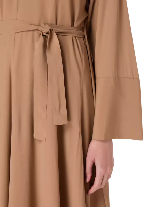 فستان كريب دي شاين متوسط الطول بأكمام طويلة ورقبة دائرية