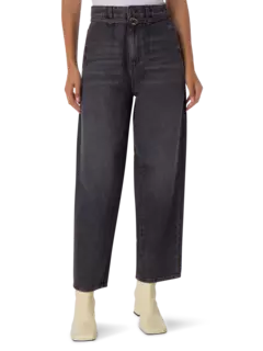 بنطال جينز بأرجل واسعة