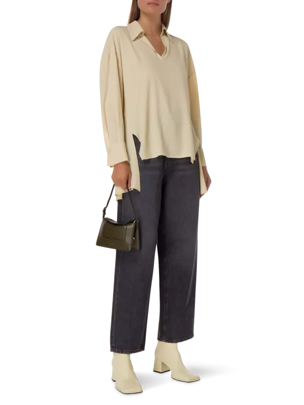 بنطال جينز بأرجل واسعة