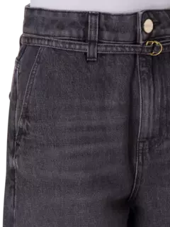 بنطال جينز بأرجل واسعة