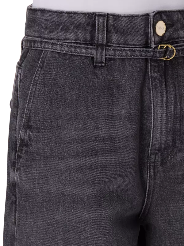 بنطال جينز بأرجل واسعة