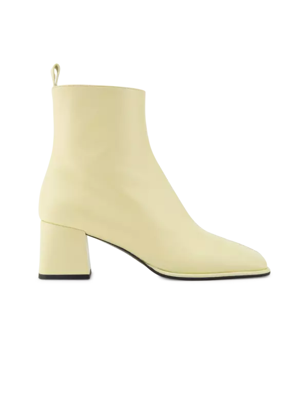 حذاء بوت بطول الكاحل وكعب متوسط