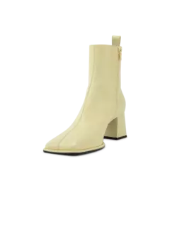 حذاء بوت بطول الكاحل وكعب متوسط