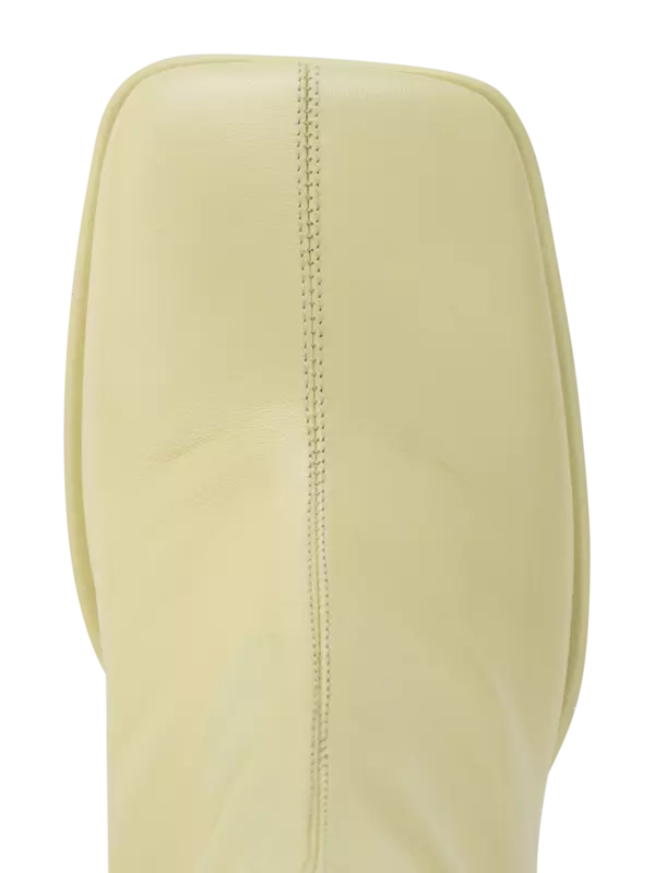 حذاء بوت بطول الكاحل وكعب متوسط