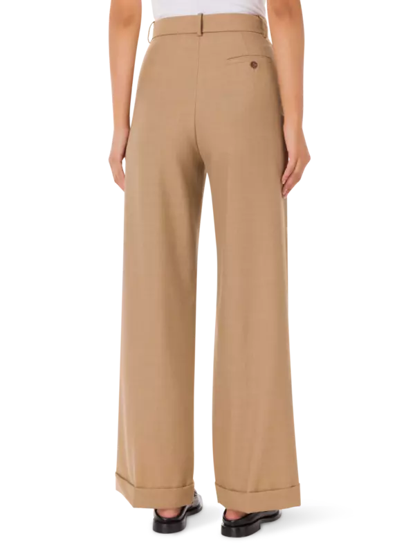 بنطال من الصوف بقصة رجالية