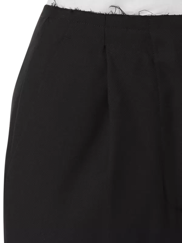 بنطال من الصوف بقصة أرجل مستقيمة