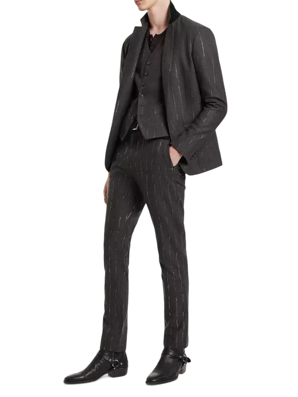 بنطال ميرسر بقصة ضيقة