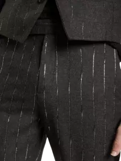 بنطال ميرسر بقصة ضيقة