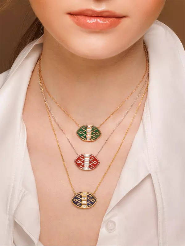 قلادة أمارا مرصعة بالألماس ومصنوعة من الذهب الأصفر عيار 18 قيراط