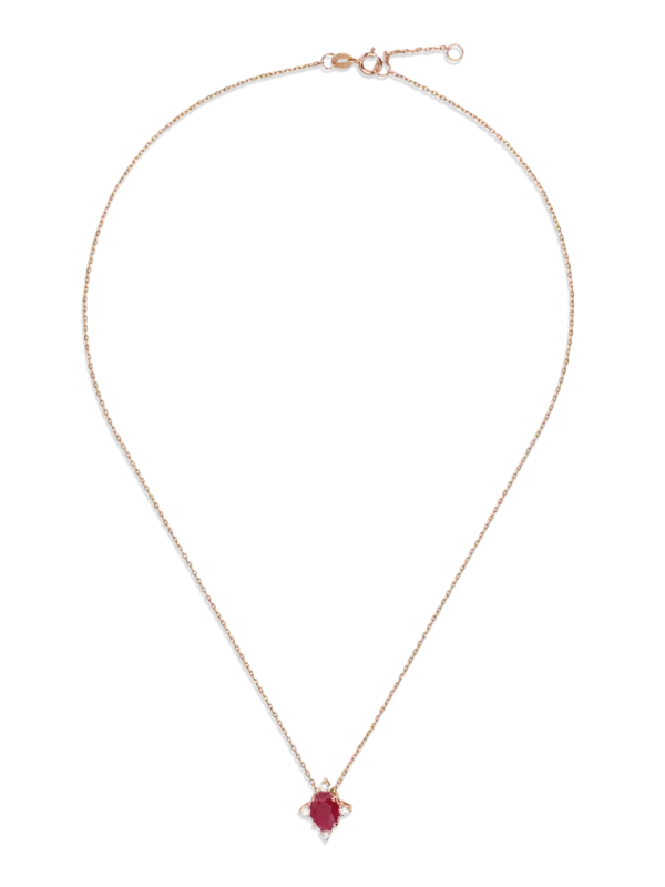 قلادة كيت مرصعة بالياقوت الأحمر ومصنوعة من الذهب الوردي عيار 18 قيراط