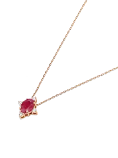قلادة كيت مرصعة بالياقوت الأحمر ومصنوعة من الذهب الوردي عيار 18 قيراط
