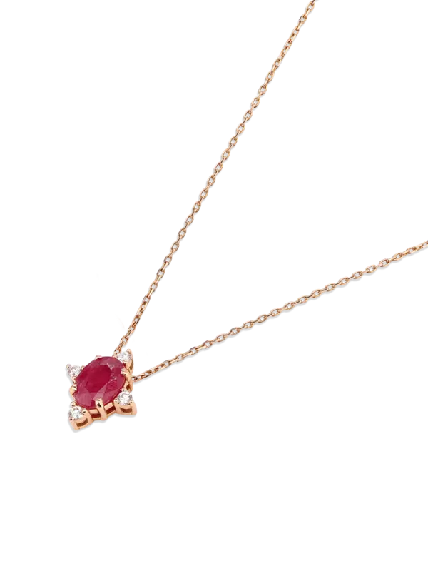 قلادة كيت مرصعة بالياقوت الأحمر ومصنوعة من الذهب الوردي عيار 18 قيراط