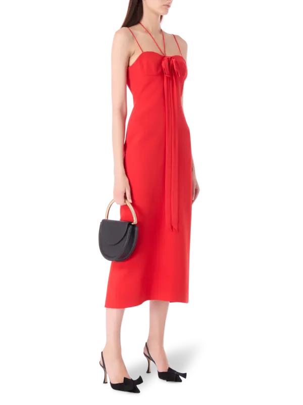 فستان متوسط الطول من قماش الكادي مزين بتفاصيل على الصدر