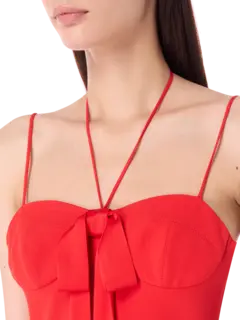 فستان متوسط الطول من قماش الكادي مزين بتفاصيل على الصدر