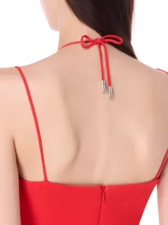 فستان متوسط الطول من قماش الكادي مزين بتفاصيل على الصدر