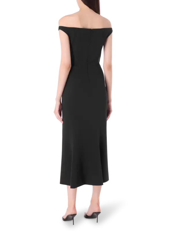 فستان متوسط الطول مكشوف الكتفين مزين بطيات مزدوجة