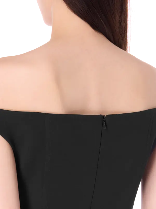 فستان متوسط الطول مكشوف الكتفين مزين بطيات مزدوجة