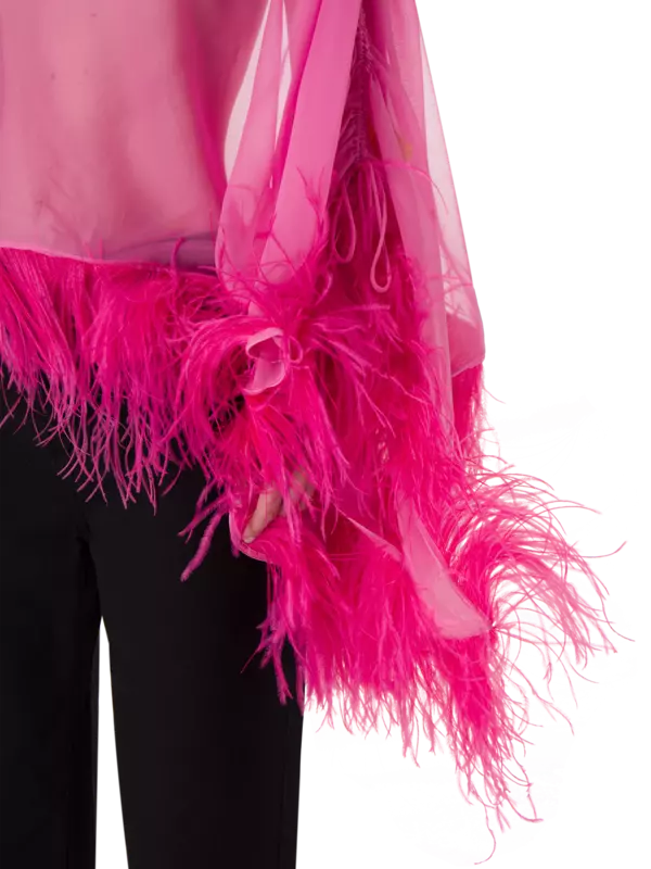 بلوزة شيفون بحواف من الريش