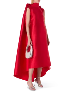 فستان طويل بتصميم كاب