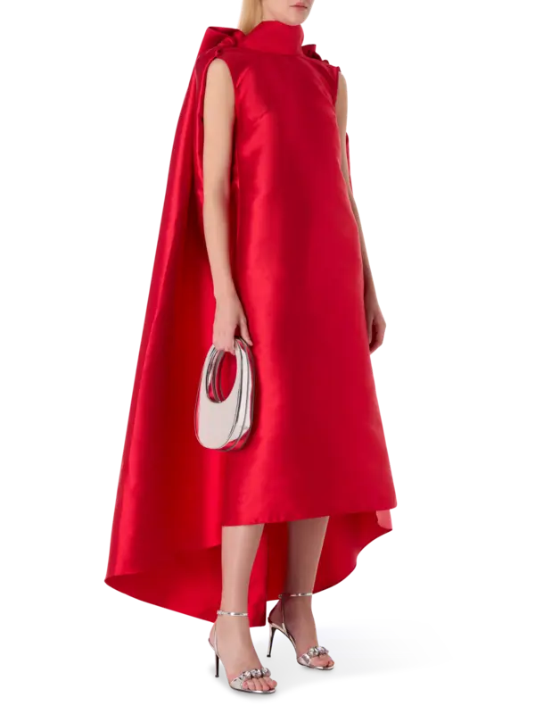 فستان طويل بتصميم كاب