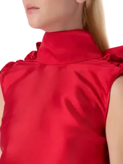 فستان طويل بتصميم كاب