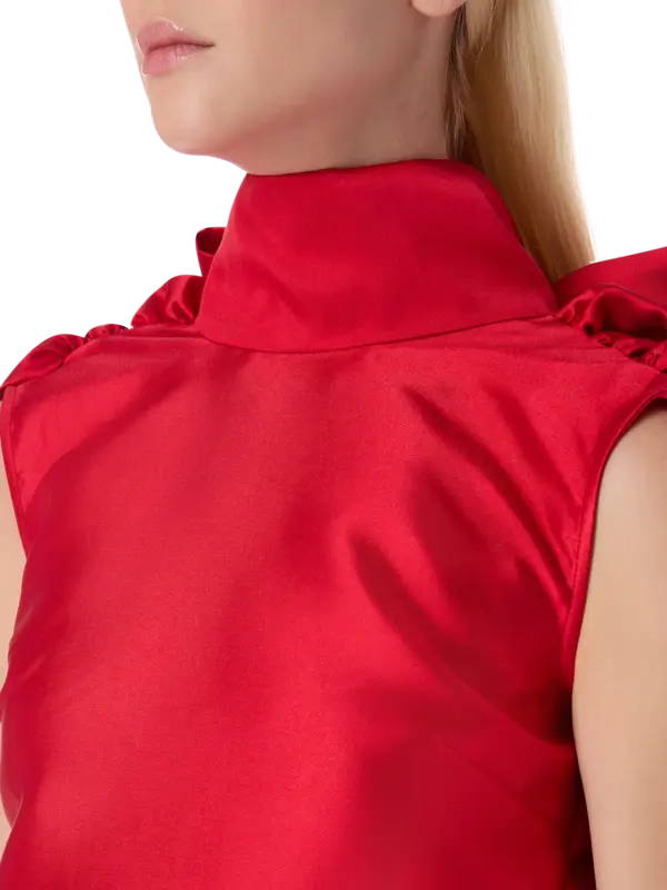 فستان طويل بتصميم كاب