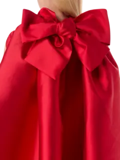 فستان طويل بتصميم كاب