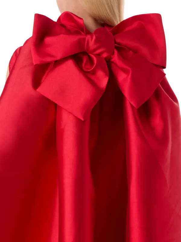 فستان طويل بتصميم كاب