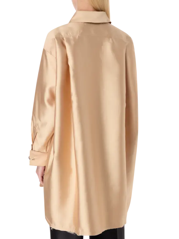 قميص كبير الحجم بأكمام طويلة