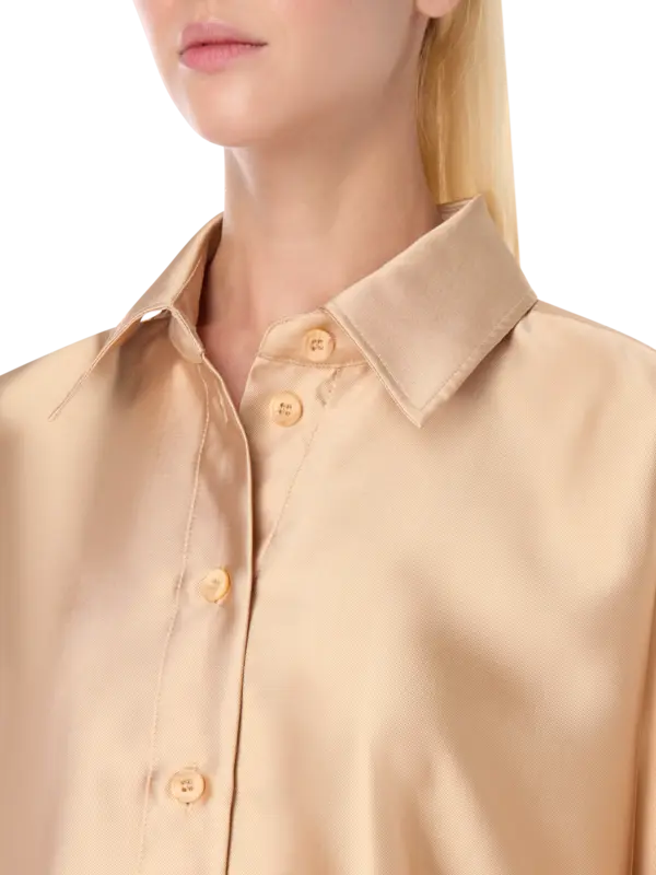 قميص كبير الحجم بأكمام طويلة