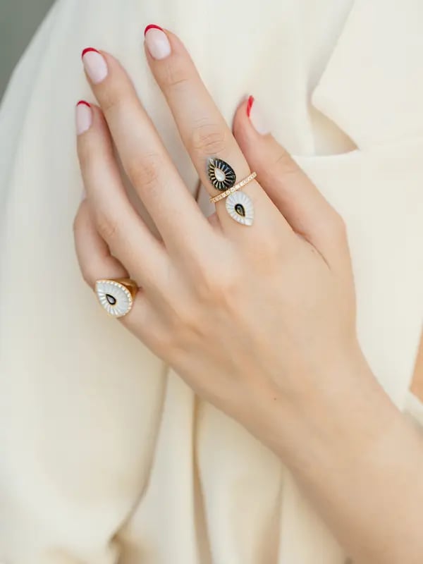 خاتم W2 مطلي بالمينا ومرصع بالألماس | ذهب أصفر عيار 18 قيراط