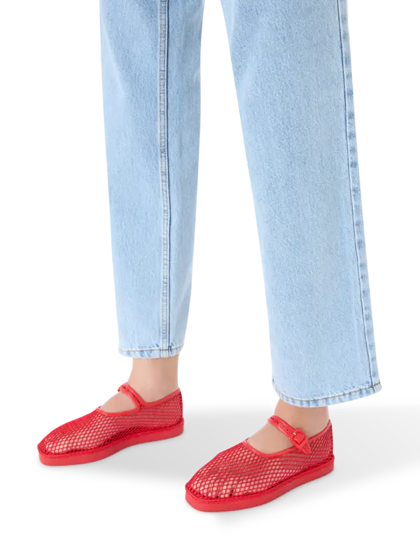 /original/RITA_LORA_Red_2.png_convert-600x800