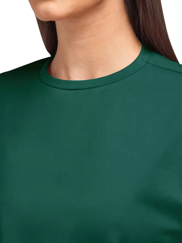 تيشيرت بقصة مربعة من نسيج معاد تدويره