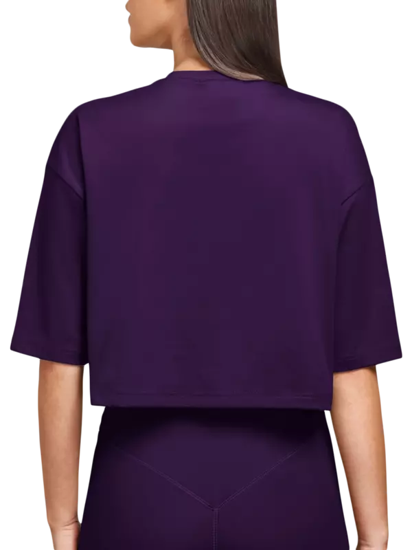 تيشيرت بقصة مربعة من نسيج معاد تدويره